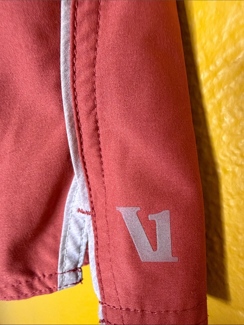 Vuori Like New Large Men's 2.0 Trail Shorts Redwood Colorway - Picture 2 of 10